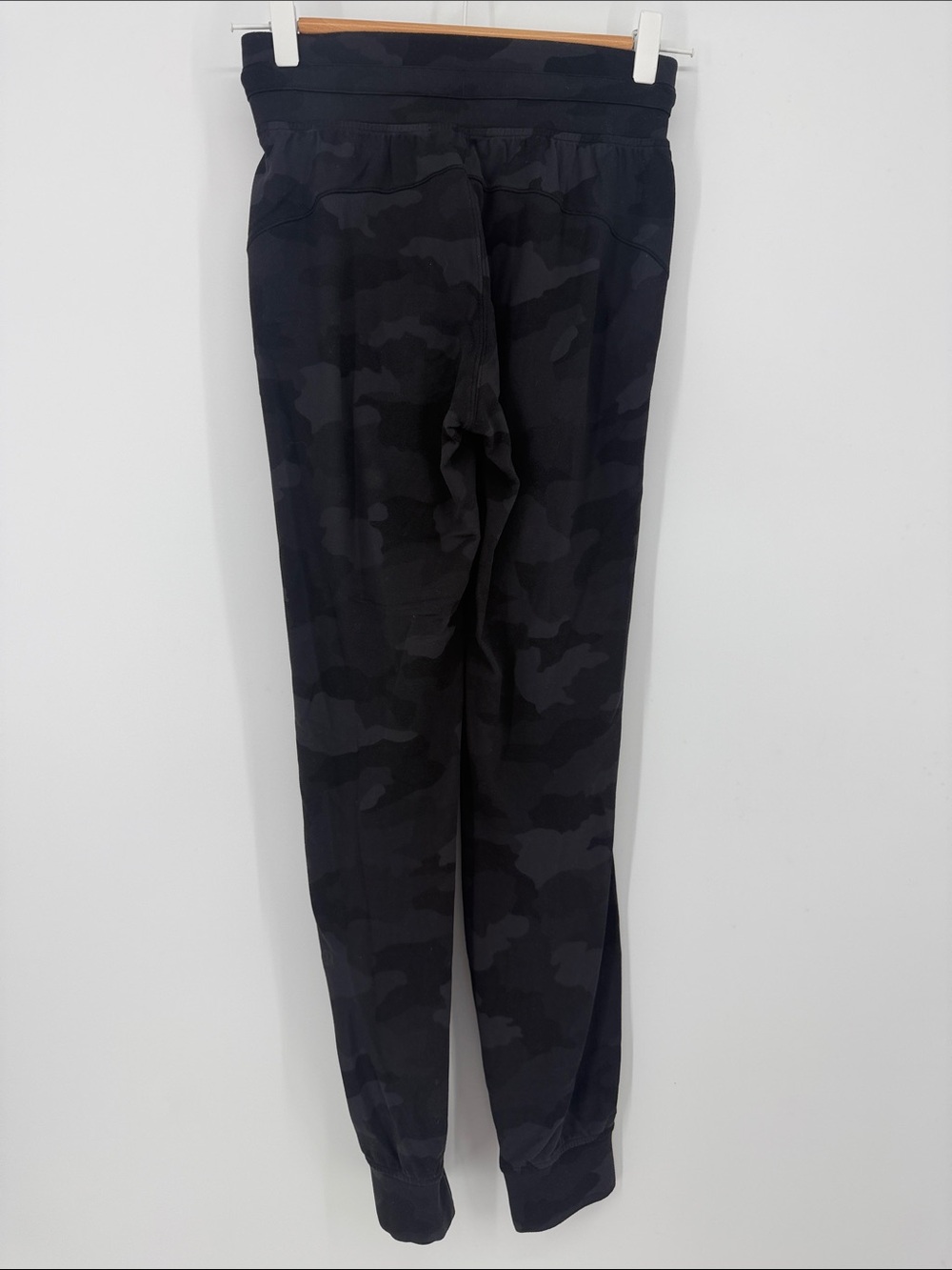 Lululemon Size 2 Black Camo Align Jogger‎ Pants - Athletic Drawstring Waist - Picture 2 of 6